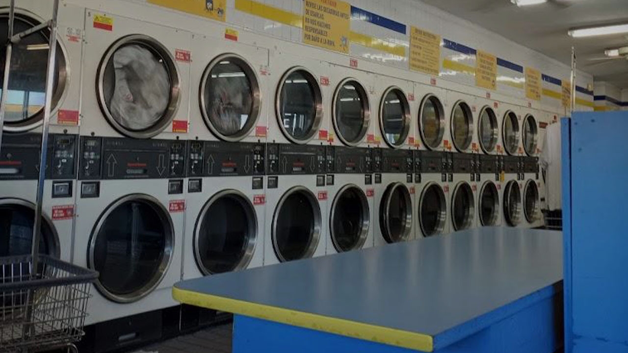 Laundromat in North Miami